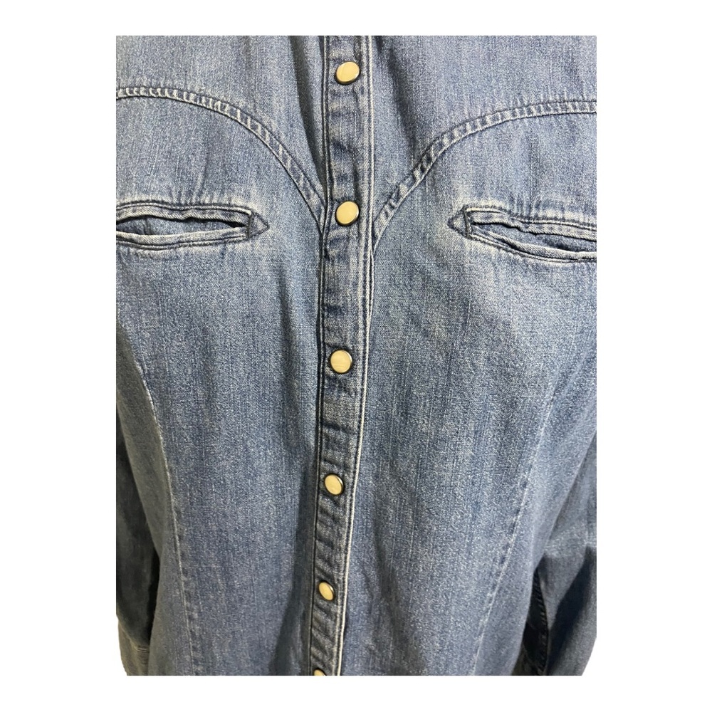 Duluth trading womens snap front pearlized buttons jean shirt. Size small - Picture 2 of 12